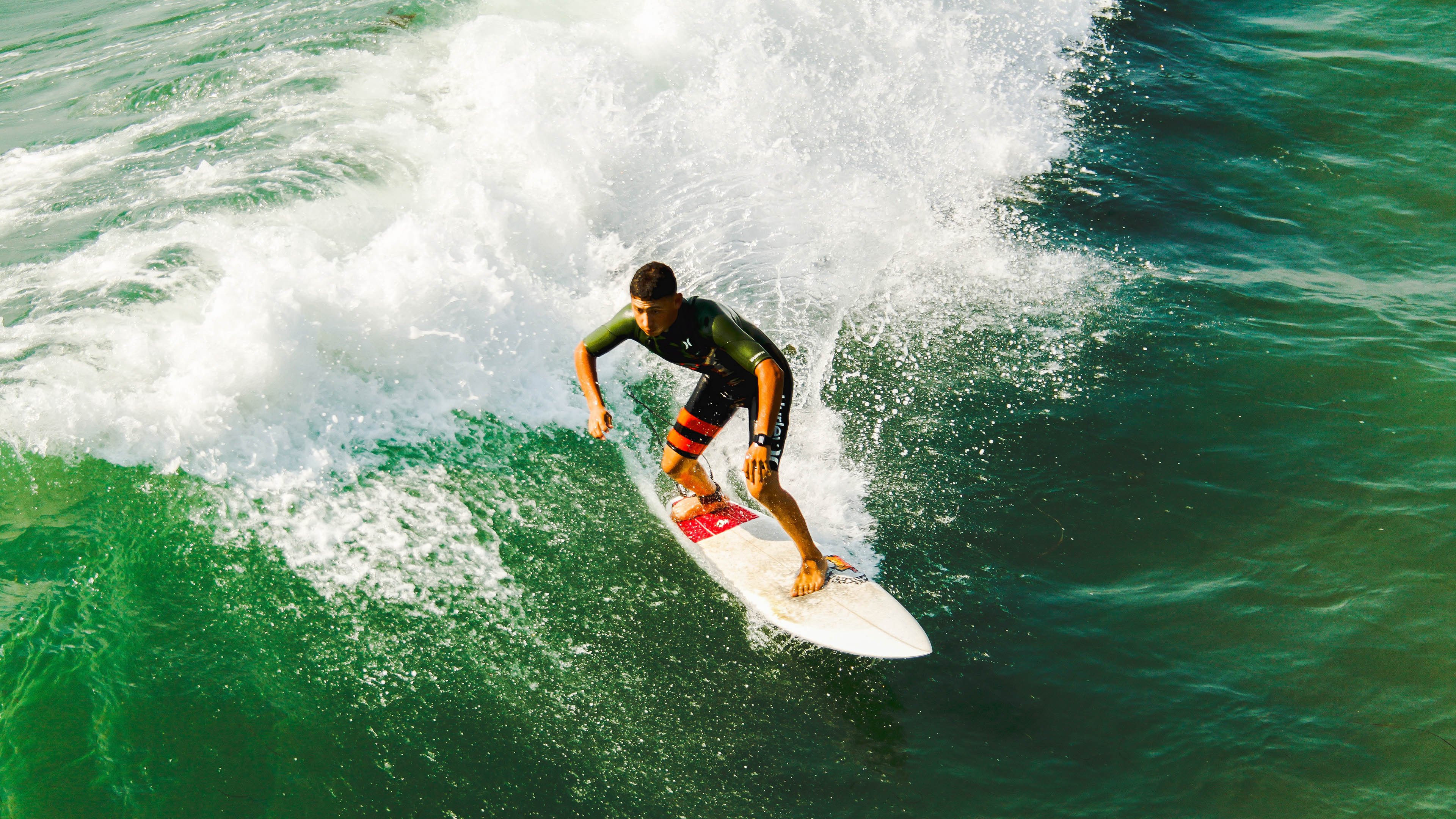随机西甲榜首大战：马德里竞技面对巴萨，胜负悬念，西甲马德里才15场比赛