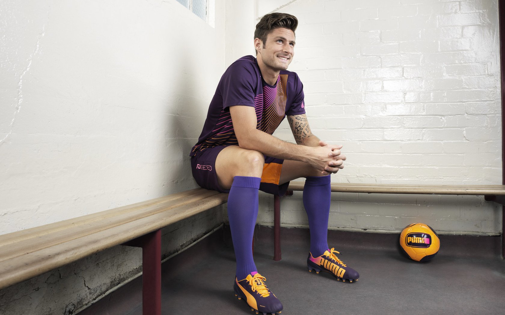 爱游戏下载-瑞·弗兰：凭借强大的爆发力，他成为了全黑队进攻中的威胁存在